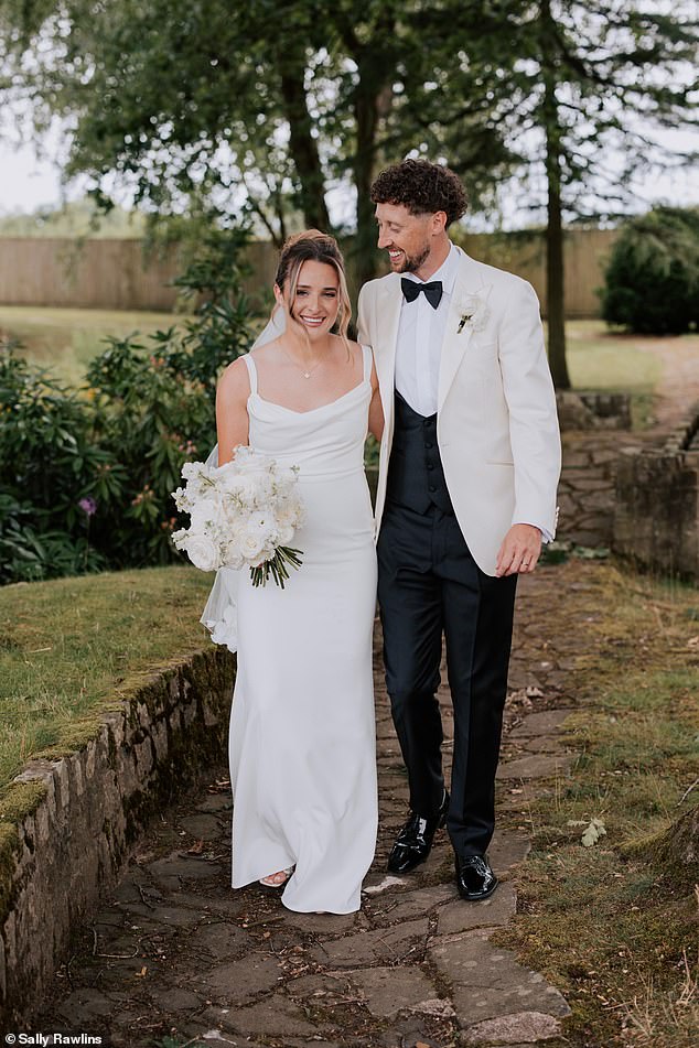 Ella Toone se casou com seu namorado de infância Joe Bunney na quarta-feira, o Daily Mail pode revelar