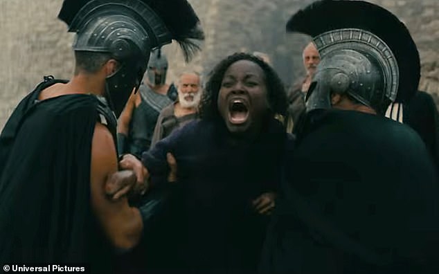Lupita Nyong'o (foto) interpreta Helena de Tróia e sua irmã Clitemnestra em A Odisséia