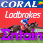 A Entain inicia a reestruturação com 500 cortes de empregos à medida que aumentam as pressões fiscais. Marca Coral e Ladbrokes exibida em um outdoor de pista de corrida enquanto um jóquei passa em um cavalo de corrida, com um grande logotipo da Entain sobreposto em primeiro plano.