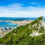 Londres e Madrid disputam o controle de Gibraltar desde que o pequeno território foi cedido à Grã-Bretanha no Tratado de Utrecht de 1713.