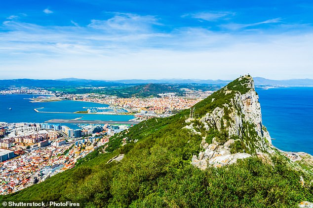 Londres e Madrid disputam o controle de Gibraltar desde que o pequeno território foi cedido à Grã-Bretanha no Tratado de Utrecht de 1713.