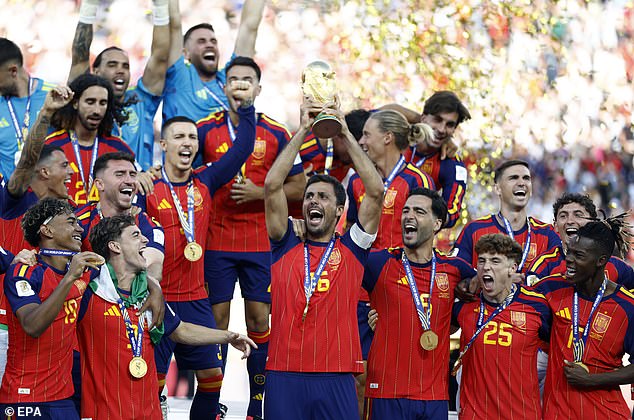 Espanha 1-0 Argentina: O vencedor da prorrogação de Ferran Torres garante o troféu da Copa do Mundo para a equipe de Luis de la Fuente - enquanto Lionel Messi sofre desgosto no torneio