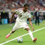 Lamine Yamal, da Espanha, comemora após marcar o primeiro gol de seu time durante a partida de futebol do Grupo H da Copa do Mundo entre Espanha e Arábia Saudita em Atlanta, domingo, 21 de junho de 2026. (AP Photo/Erik S.Lesser)