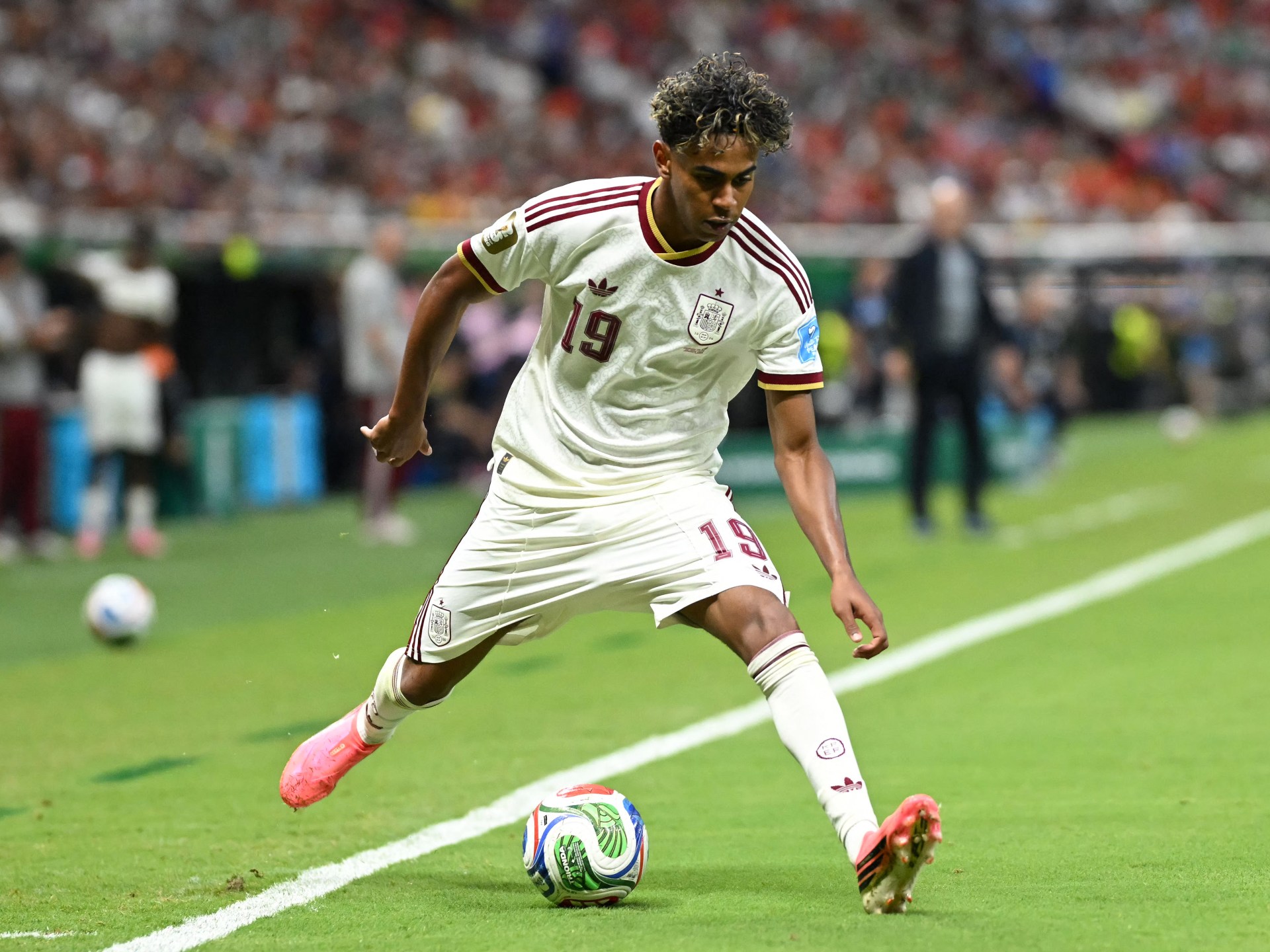 Lamine Yamal, da Espanha, comemora após marcar o primeiro gol de seu time durante a partida de futebol do Grupo H da Copa do Mundo entre Espanha e Arábia Saudita em Atlanta, domingo, 21 de junho de 2026. (AP Photo/Erik S.Lesser)