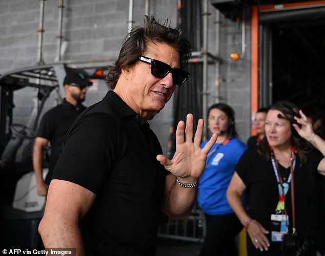 Tom Cruise liderou as estrelas que chegaram cedo para a final da Copa do Mundo entre Espanha e Argentina, no MetLife Stadium, em Nova Jersey, no domingo.
