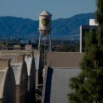 Estados processam para bloquear a aquisição da Warner Bros. por US$ 111 bilhões pela Paramount