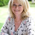 Sue Cook liderou grandes séries da BBC, como Crimewatch, Children In Need, Breakfast Time e Nationwide nas décadas de 1980 e 90.
