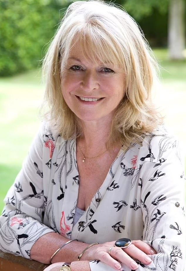 Sue Cook liderou grandes séries da BBC, como Crimewatch, Children In Need, Breakfast Time e Nationwide nas décadas de 1980 e 90.