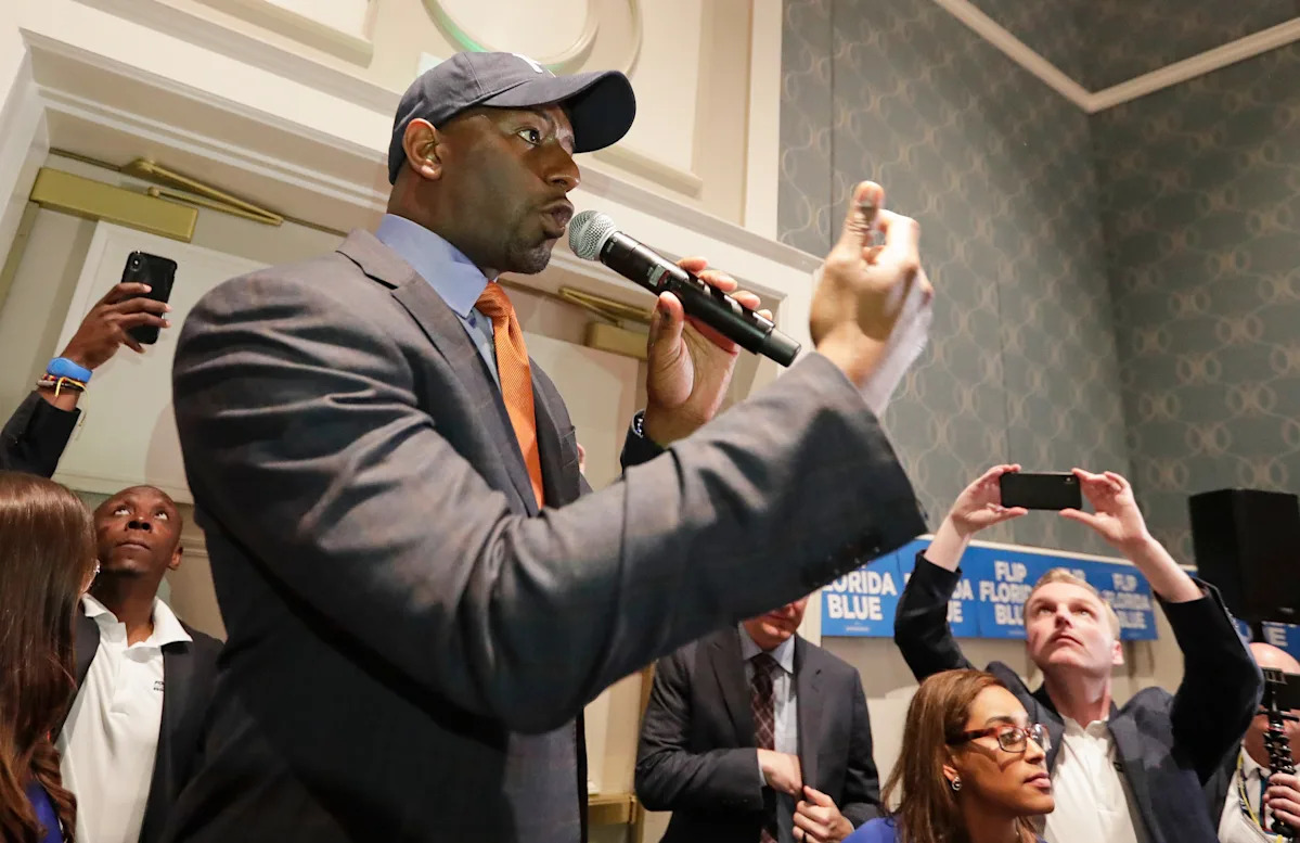 Ex-candidato a governador da Flórida, Andrew Gillum, preso sob acusação de porte de drogas
