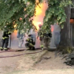 Explosão poderosa enquanto bombeiros investigam fumaça no apartamento de Tacoma