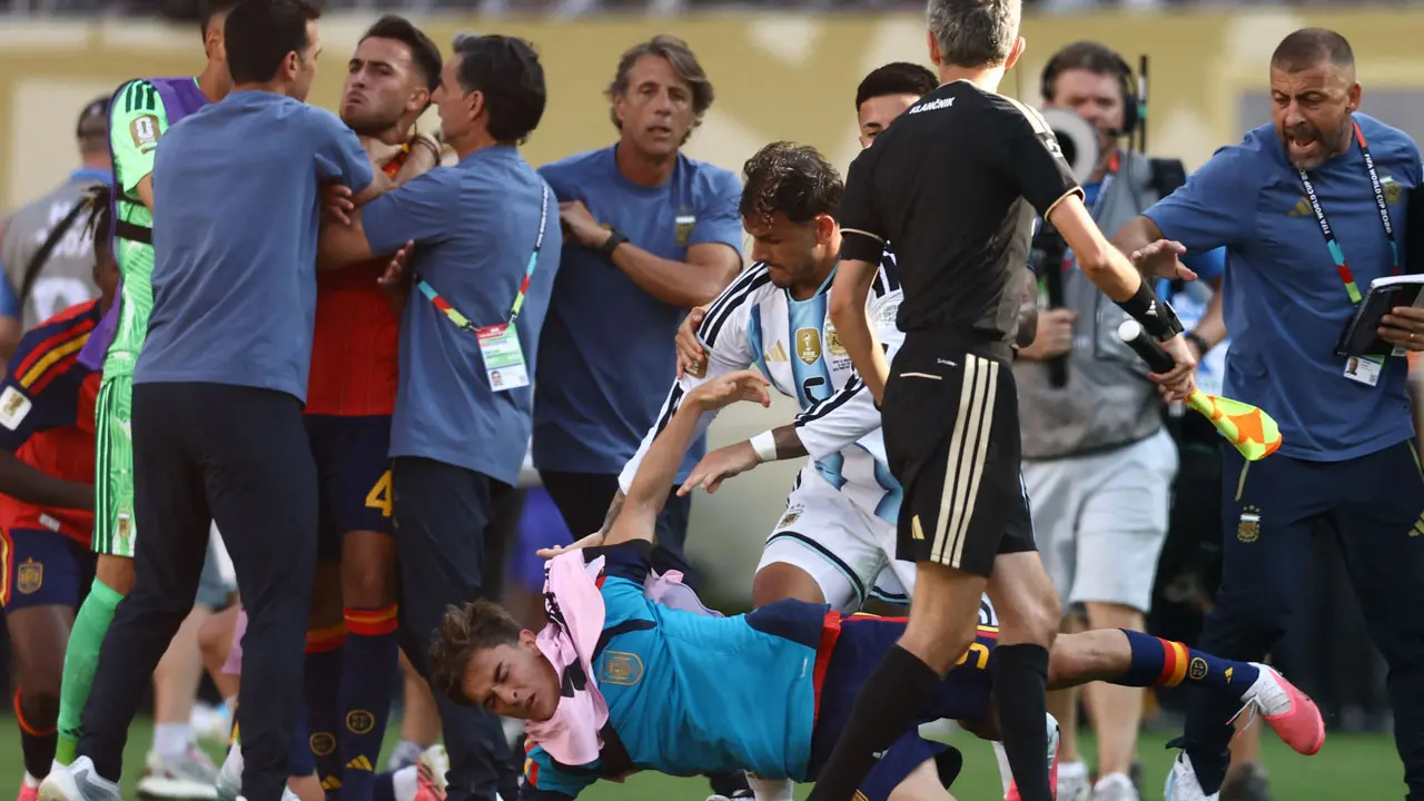 FIFA WC 2026: Socos dados, Paredes agarra Garcia pela garganta após o apito final