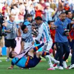FIFA investigará vários jogadores argentinos por briga após derrota na final para a Espanha