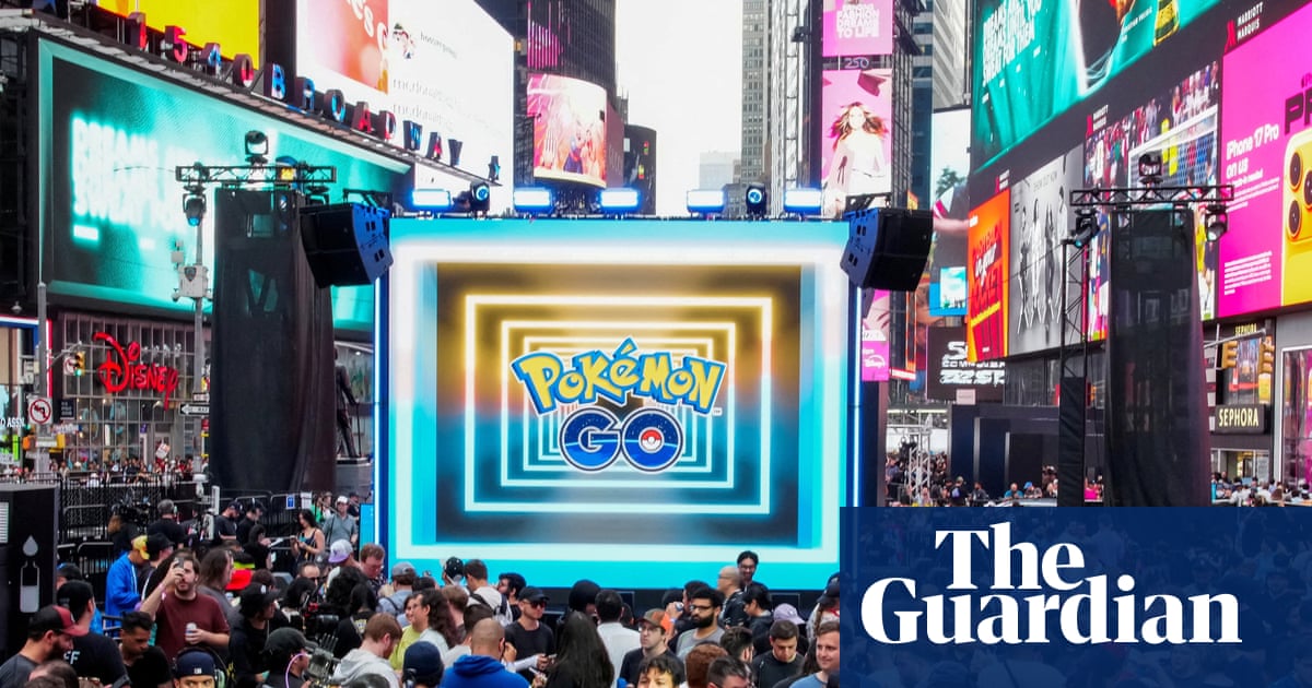 Fãs de Pokémon Go se reúnem na Times Square para comemorar 10 anos de jogo – vídeo
