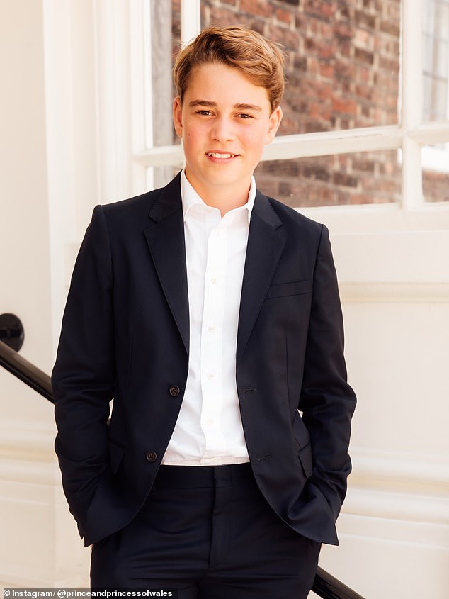 O Príncipe George comemorou sua adolescência com um novo retrato oficial tirado pelo fotógrafo real Matt Porteous