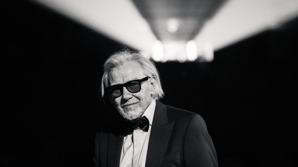 Filme de filmagem de Harvey Keitel escrito pela esposa Daphna Kastner, chama a atenção para o 'perigo' da IA ​​​​ao mencionar Michael Caine Audiolivro 'The Odyssey' narrado pela IA
