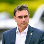 Flávio Bolsonaro pede a Trump que adie tarifas sobre o Brasil até depois das eleições