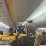O avião estava lotado de grupos de despedidas de solteiro desordeiros e jovens segurando garrafas de vodca do Duty Free, enquanto aguardavam ansiosamente sua escapadela de verão na Península Balcânica.