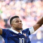 O atacante número 10 do Marrocos, Brahim Diaz, e seus companheiros comemoram após vencer a partida de futebol das oitavas de final da Copa do Mundo de 2026 entre Canadá e Marrocos, no Houston Stadium, em Houston, em 4 de julho de 2026. (Foto de RONALDO SCHEMIDT / AFP)