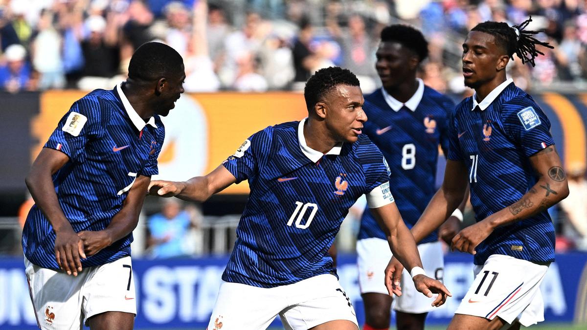 Futebol fluido: quarteto de ataque francês sem cruz para carregar