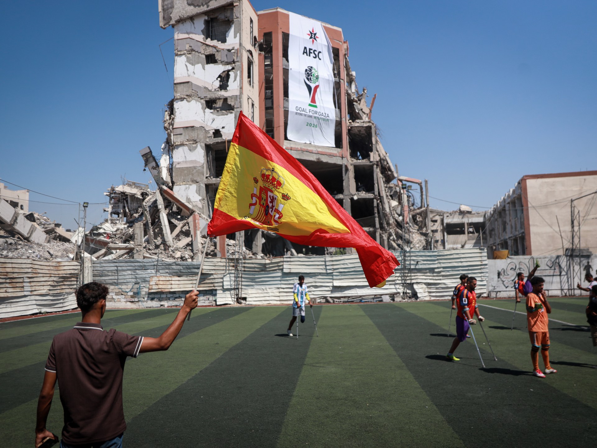 O ex-jogador de futebol Adnan al-Afifi administra o Estádio Palestina na Cidade de Gaza