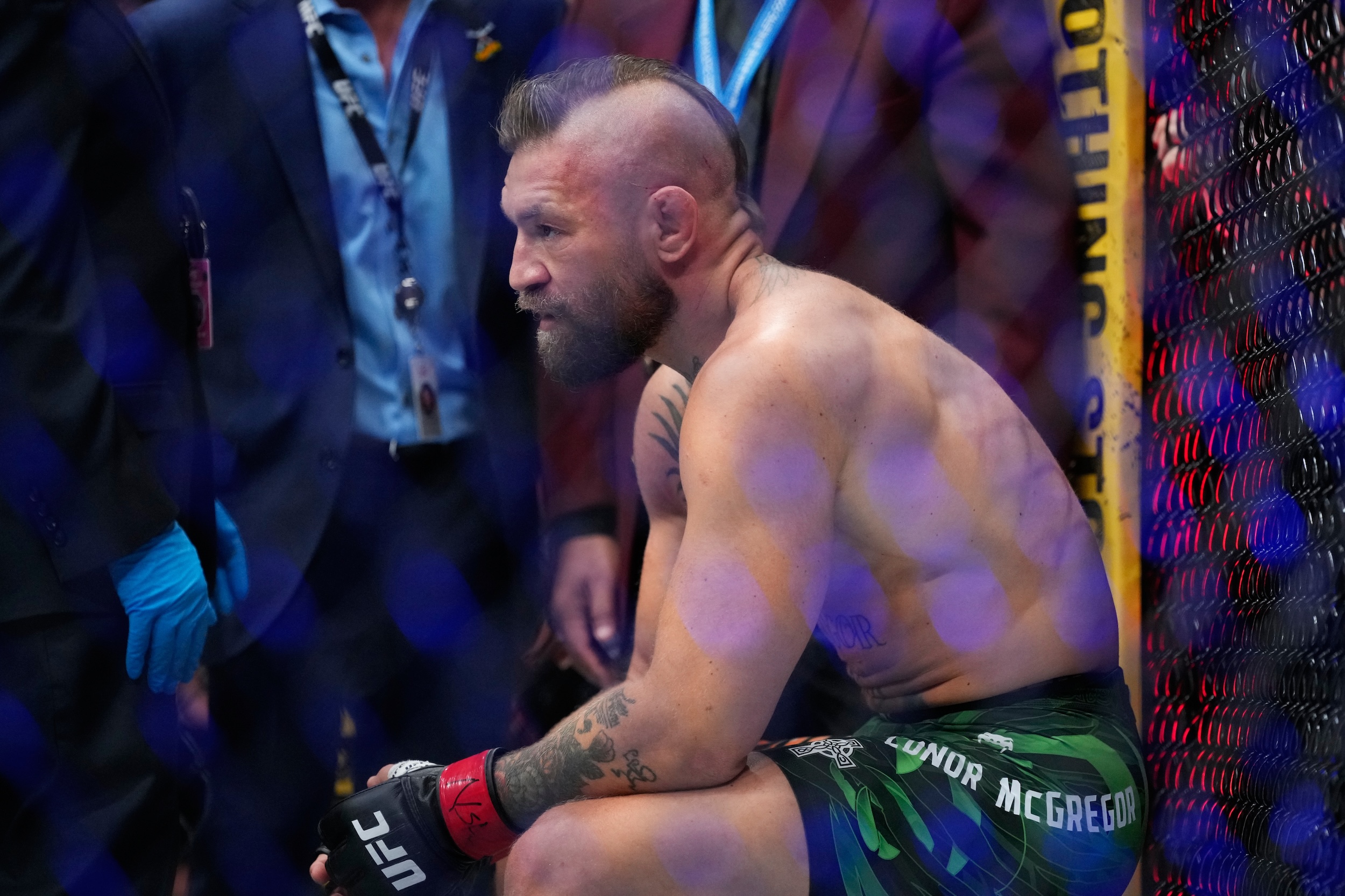 Lesão no joelho de Conor McGregor x Max Holloway UFC 329