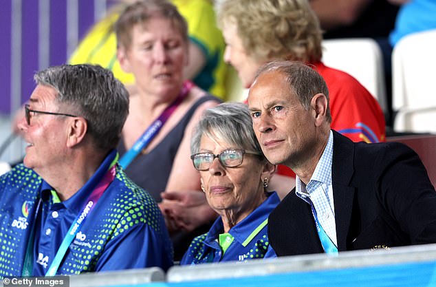 GLASGOW, ESCÓCIA - 23 DE JULHO: O Príncipe Eduardo, Duque de Edimburgo, participa de Bowls no dia zero dos Jogos da Commonwealth de Glasgow 2026 no SEC Center em 23 de julho de 2026 em Glasgow, Escócia. (Foto de James Fearn/Getty Images)