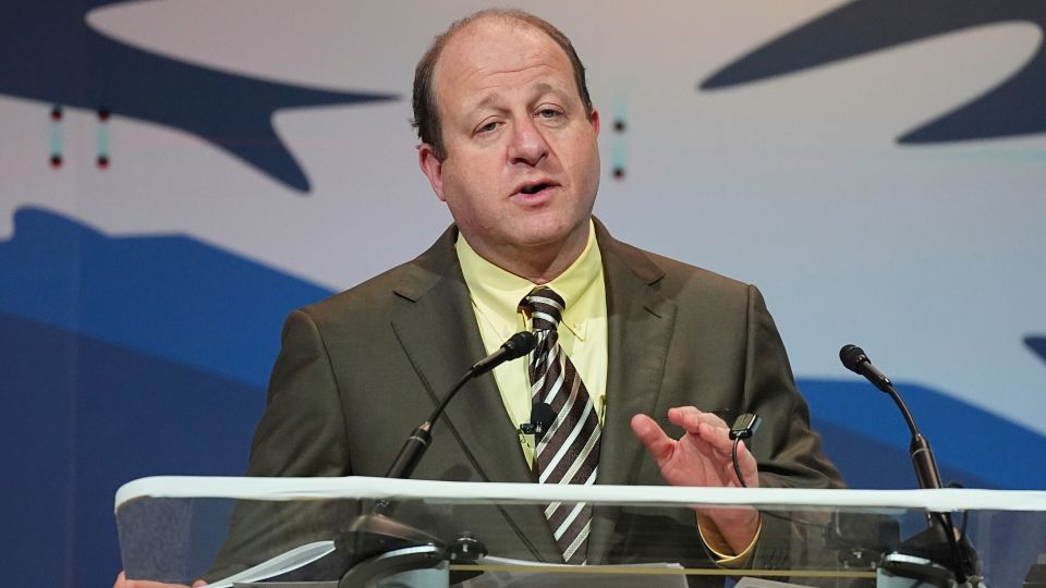 Governador do Colorado demite dois membros do conselho de clemência que falaram sobre a comutação de Tina Peters