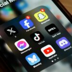 Governo do Reino Unido propõe toque de recolher nas redes sociais para adolescentes mais velhos, juntamente com proibição de menores de 16 anos