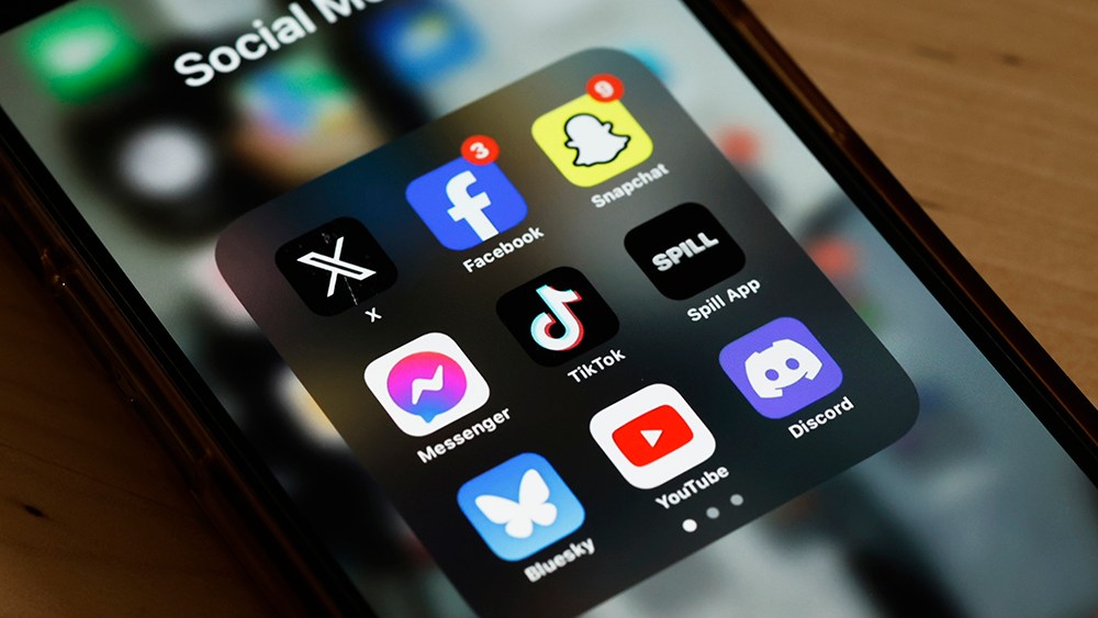 Governo do Reino Unido propõe toque de recolher nas redes sociais para adolescentes mais velhos, juntamente com proibição de menores de 16 anos