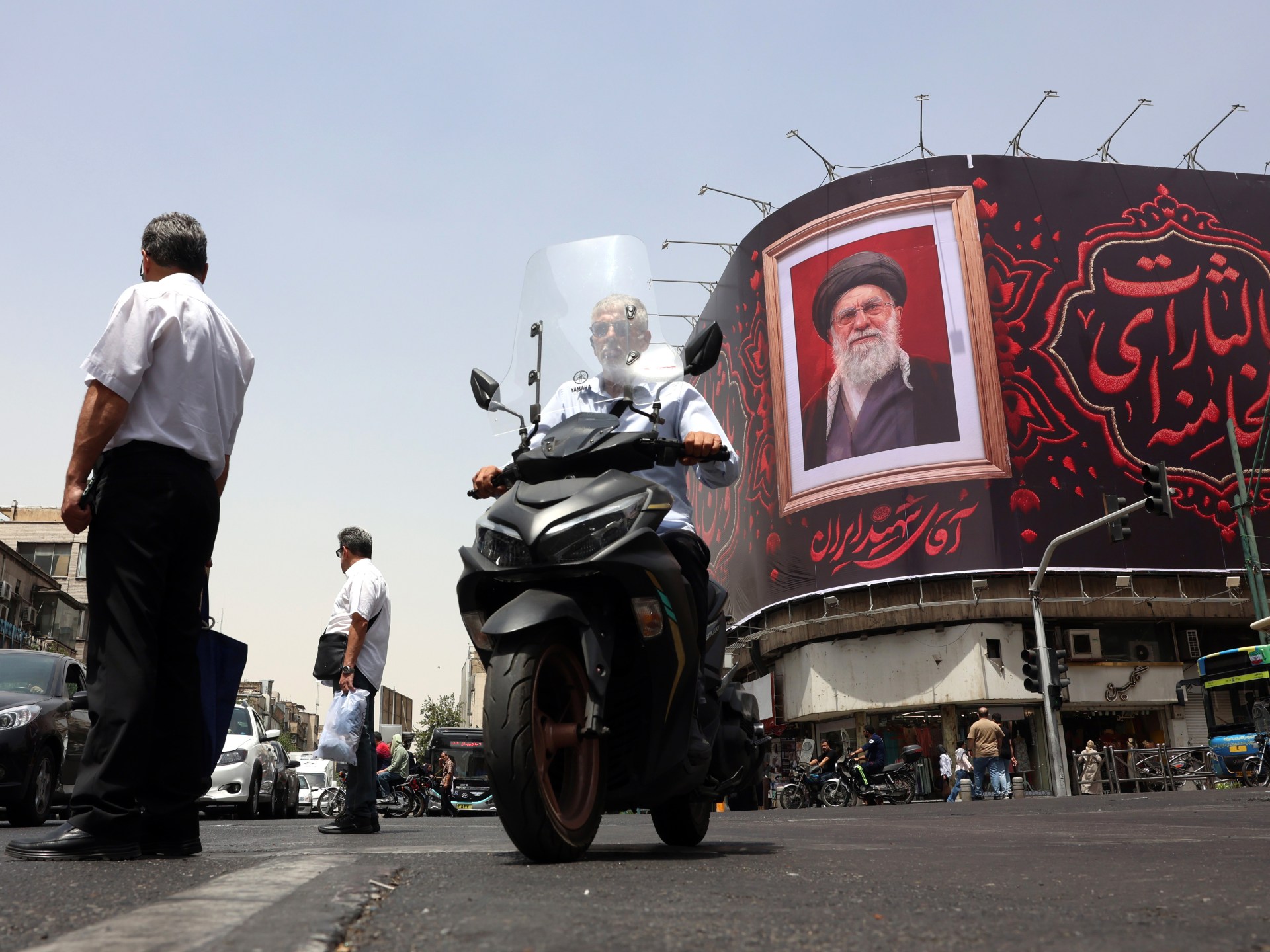 Guerra do Irã ao vivo: Teerã ataca os EUA antes do grande funeral de Ali Khamenei