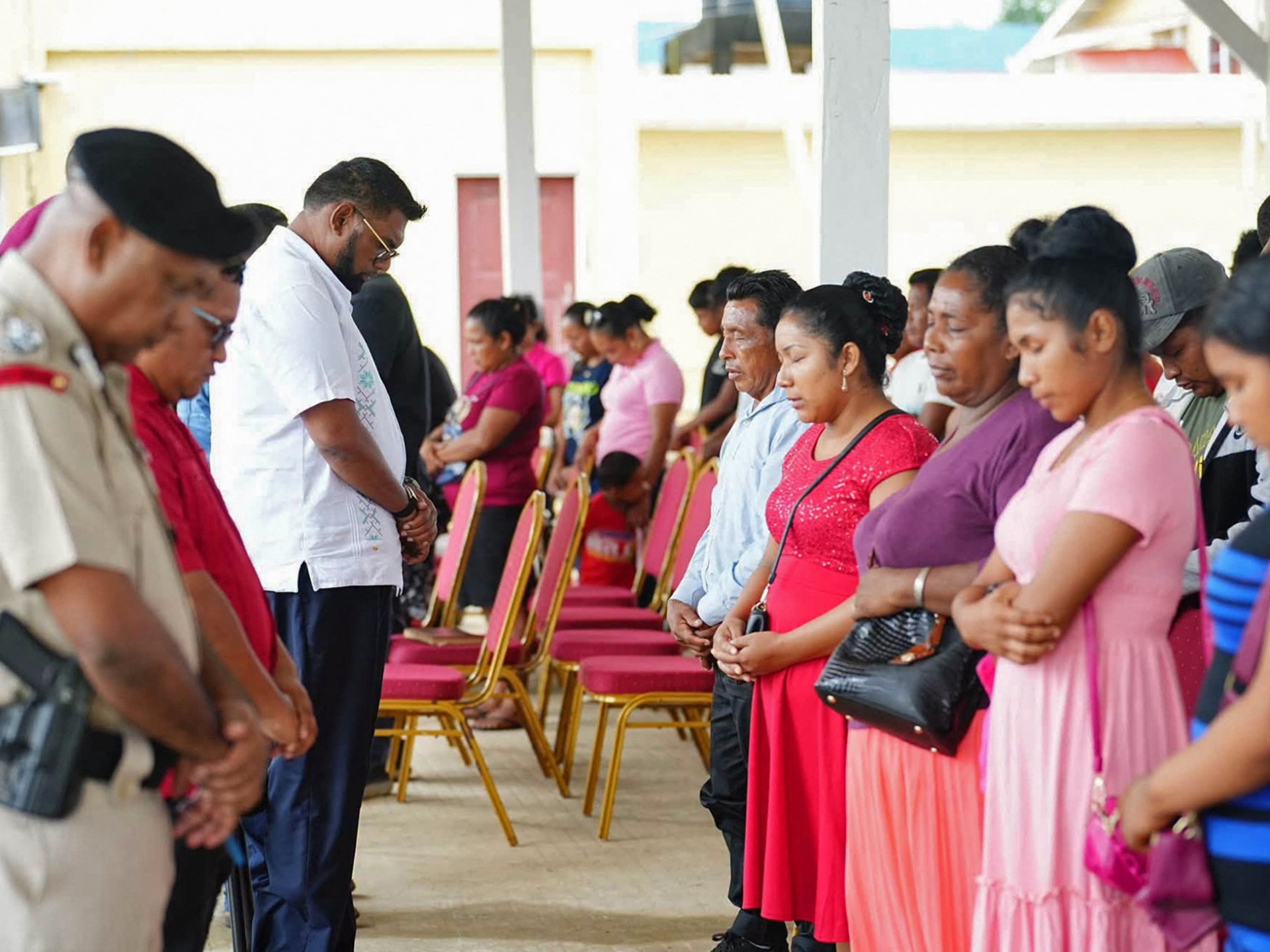 Guiana recupera 27 corpos após desastre de balsa enquanto a tripulação é examinada