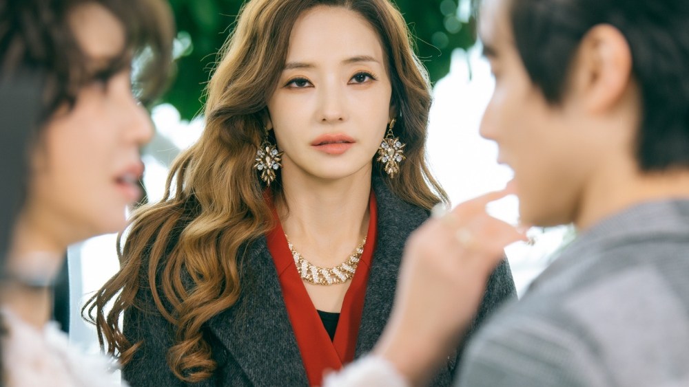 Han Chae Young faz sucesso com o remake coreano FlareFlow do microdrama global 'Raising His Mistress's Child'