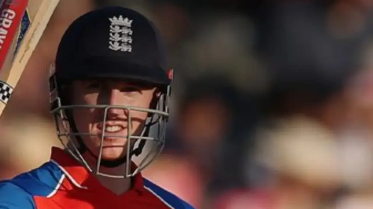 Harry Brook e Jos Buttler ajudam a Inglaterra a alcançar 111 corridas em 10 saldos