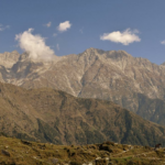 Himachal Pradesh impõe registro obrigatório para 10 trilhas de trekking Kangra