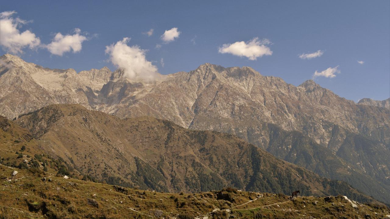 Himachal Pradesh impõe registro obrigatório para 10 trilhas de trekking Kangra