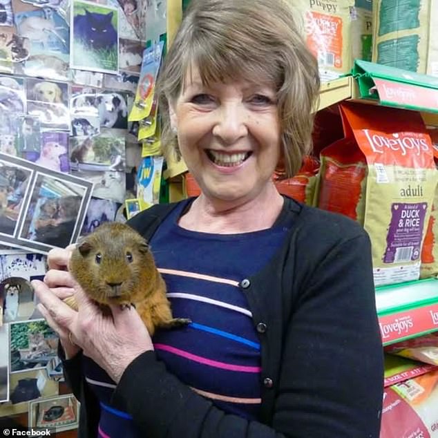 Barbara Mullaney (foto), dona de um pet shop local de 70 anos, morreu no local do acidente
