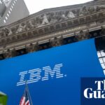 IBM perde um quarto de seu valor à medida que as ações da gigante da tecnologia despencam e os lucros diminuem