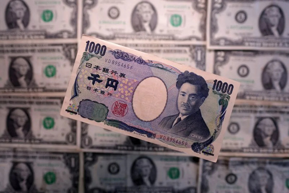 Iene sobe enquanto Japão atrai fundos de pensão para ativos domésticos