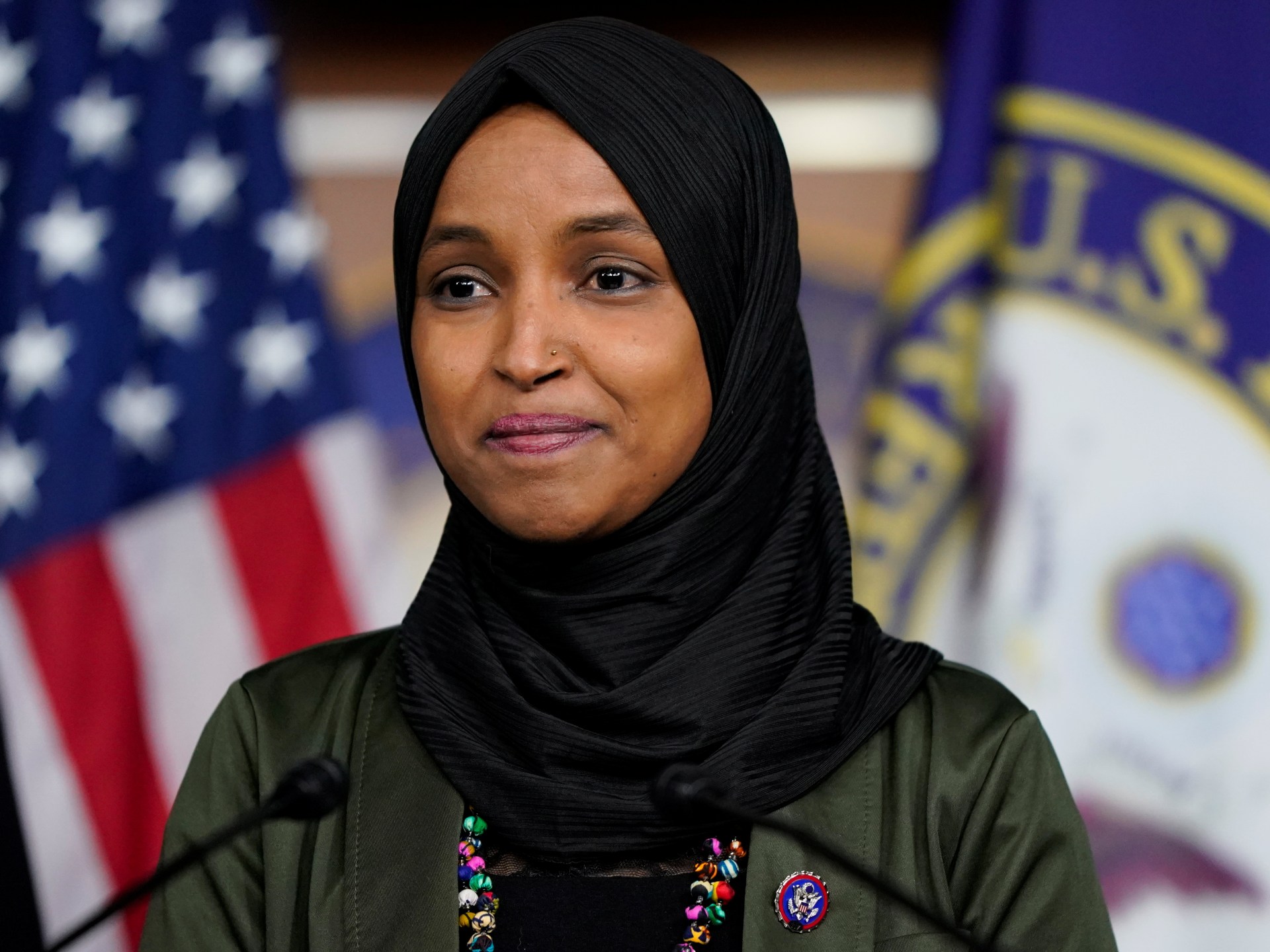 Ilhan Omar renova pressão para que os EUA se juntem ao TPI em meio à pressão de Trump