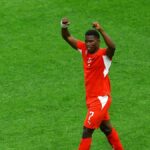 Futebol - Copa do Mundo FIFA 2026 - Rodadas de 32 - Suíça x Argélia - BC Place, Vancouver, Canadá - 2 de julho de 2026 O suíço Breel Embolo comemora seu primeiro gol REUTERS/Albert Gea