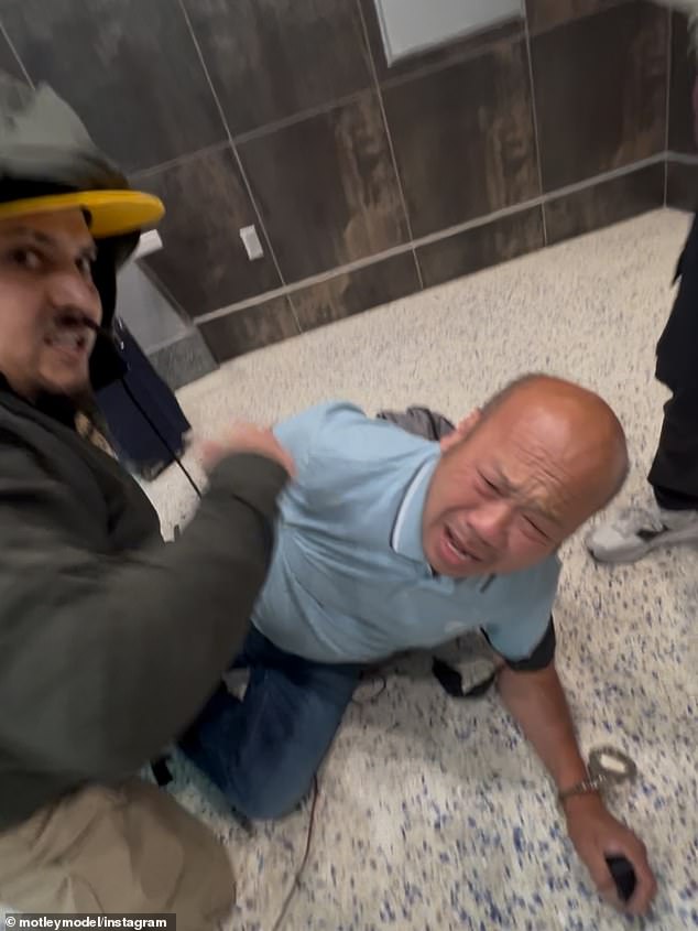 O cidadão australiano Phu Nguyen (foto) foi detido por dois agentes do ICE na segunda-feira no meio do aeroporto internacional de Las Vegas