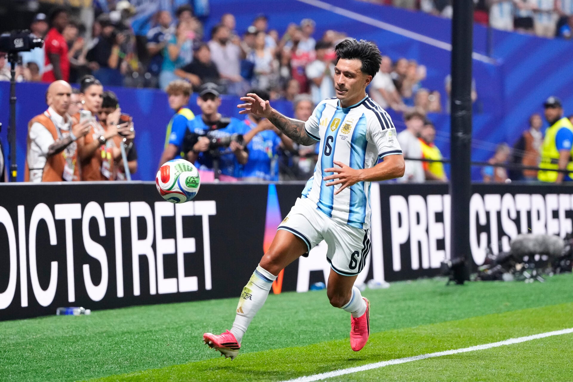Imprensa argentina reage à exibição de Lisandro Martinez contra o Egito
