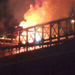 Incêndio ocorre na ponte do Brooklyn durante show de fogos de artifício em Nova York