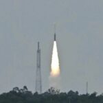 O foguete orbital Skyroot Aerospace Vikram-1 da Índia decola do Centro Espacial Satish Dhawan em Sriharikota, Andhra Pradesh, em 18 de julho de 2026. (Foto de R.Satish BABU / AFP)