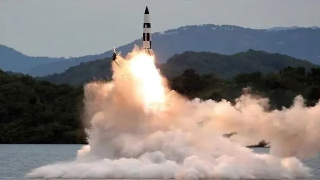 Irã Klaim Bombardir Pusat Komando AS de Timur Tengah Pakai 10 Rudal