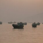 Irã dispara mísseis contra navios comerciais no Estreito de Ormuz, relata Axios