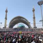 A comemoração atraiu milhares de pessoas de todo Teerã para lamentar Khamenei (Maziar Motamedi/Al Jazeera)