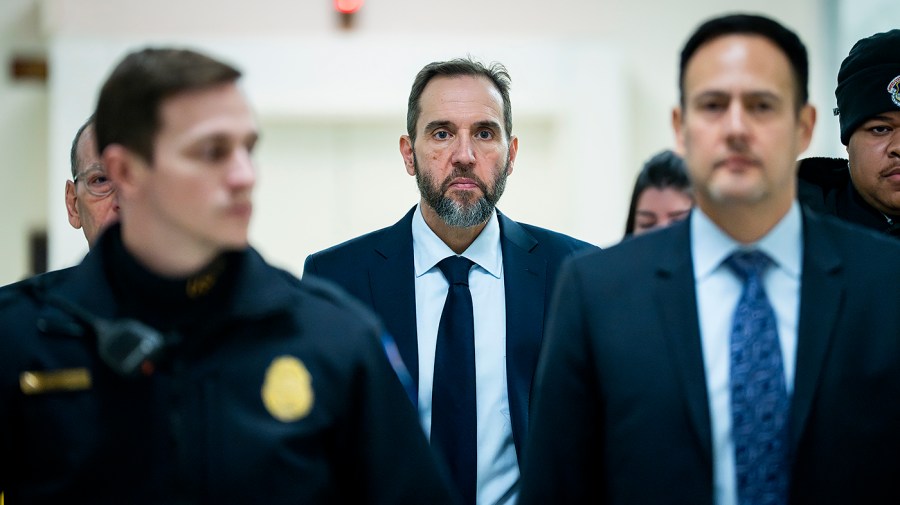 Jack Smith diz que o DOJ ‘não pode fazer seu trabalho’ por causa da desconfiança dos juízes nos promotores