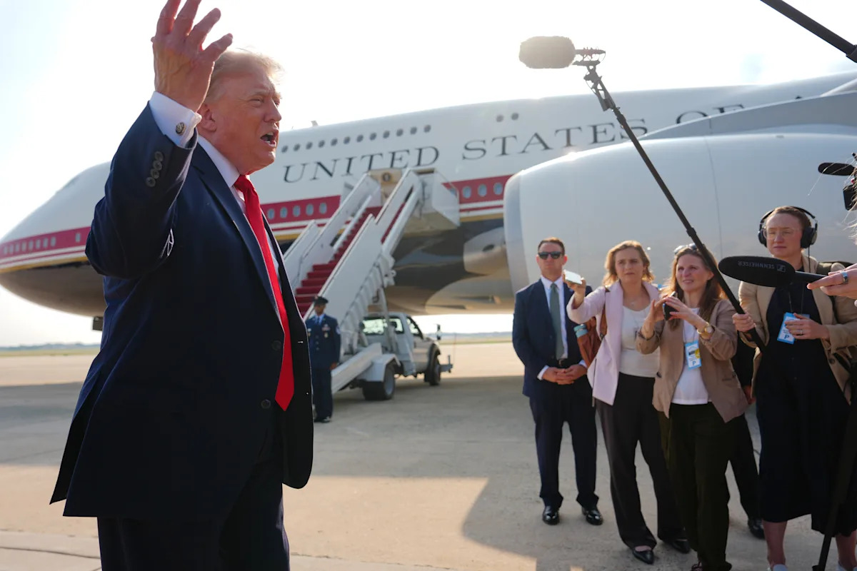 Jato adaptado do Catar voa como Força Aérea Um para a viagem de Trump à Dakota do Norte