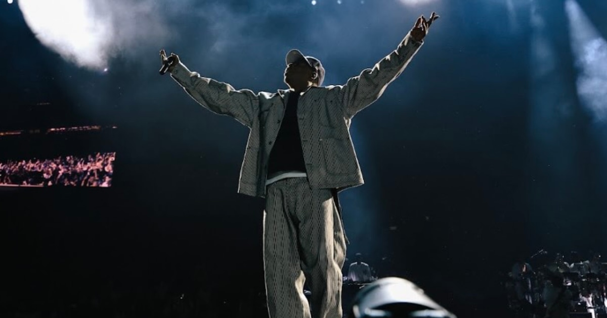 A segunda noite de sua residência de três shows no Yankee Stadium teve um público recorde para um show no local.